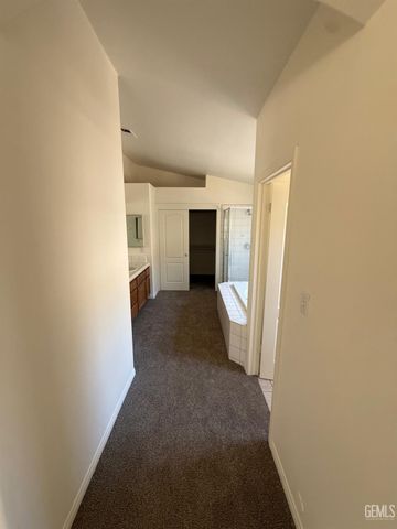804 N Loch Lloyd Lane, Bakersfield, CA 93312