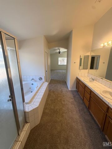 804 N Loch Lloyd Lane, Bakersfield, CA 93312