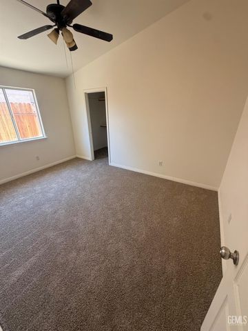 804 N Loch Lloyd Lane, Bakersfield, CA 93312