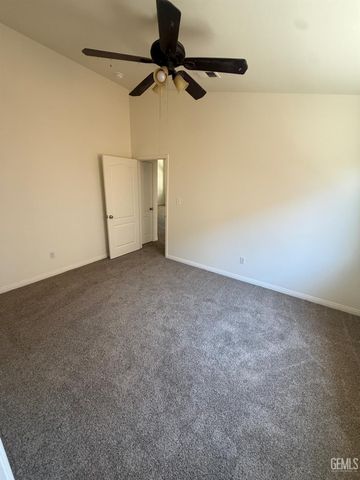 804 N Loch Lloyd Lane, Bakersfield, CA 93312