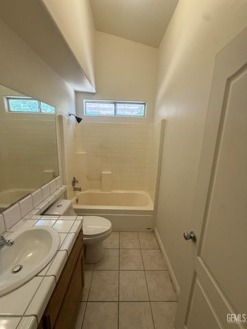 804 N Loch Lloyd Lane, Bakersfield, CA 93312