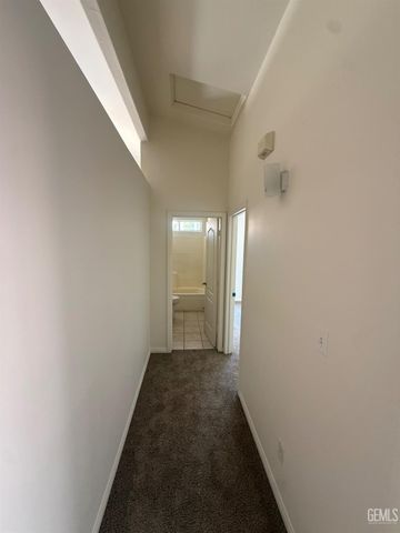 804 N Loch Lloyd Lane, Bakersfield, CA 93312