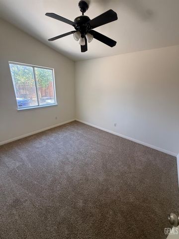 804 N Loch Lloyd Lane, Bakersfield, CA 93312