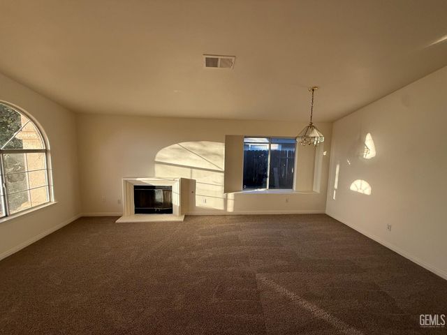 804 N Loch Lloyd Lane, Bakersfield, CA 93312