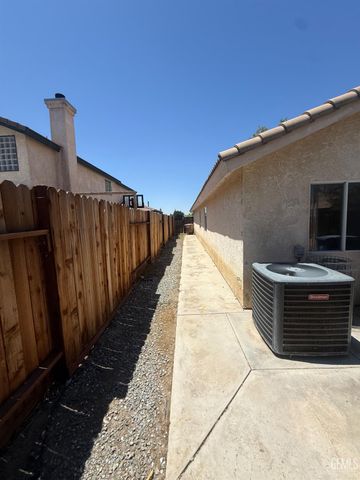 804 N Loch Lloyd Lane, Bakersfield, CA 93312