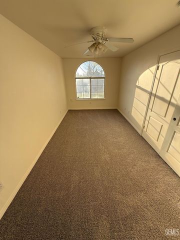 804 N Loch Lloyd Lane, Bakersfield, CA 93312