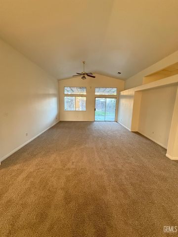 804 N Loch Lloyd Lane, Bakersfield, CA 93312