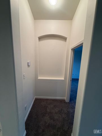 804 N Loch Lloyd Lane, Bakersfield, CA 93312