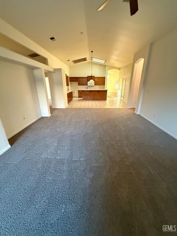 804 N Loch Lloyd Lane, Bakersfield, CA 93312