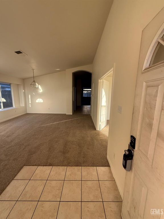 804 N Loch Lloyd Lane, Bakersfield, CA 93312