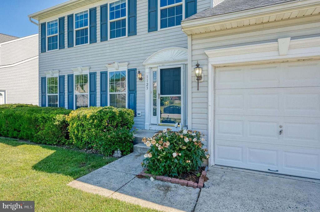 Image 3 of property listing at 1123 HARFORD TOWN DR, Abingdon, MD 21009