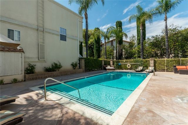 5340 Las Virgenes Road 11, Calabasas, CA 91302