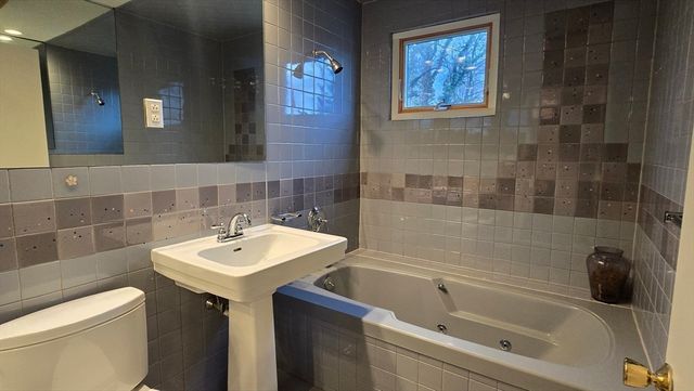 91 Mary Ellen Rd, Newton, MA 02468