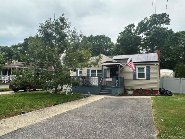 30 Robinwood Street, Mastic, NY 11950