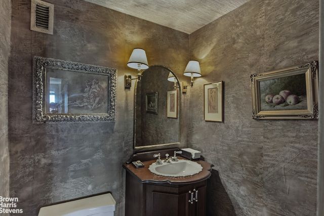 425 E 58th St Apt 35E, New York City, NY 10022