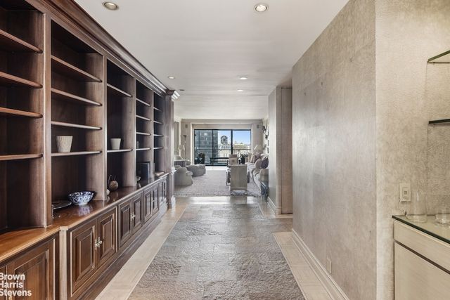 425 E 58th St Apt 35E, New York City, NY 10022