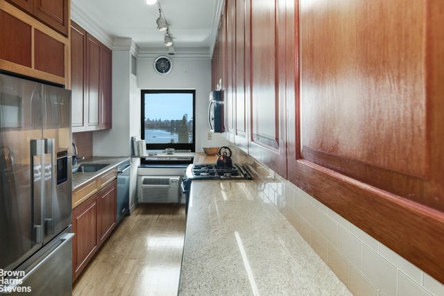 425 E 58th St Apt 35E, New York City, NY 10022