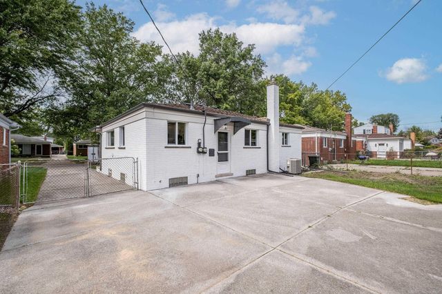 28806 Rockwood Street, Saint Clair Shores, MI 48081