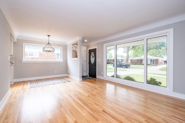 28806 Rockwood Street, Saint Clair Shores, MI 48081