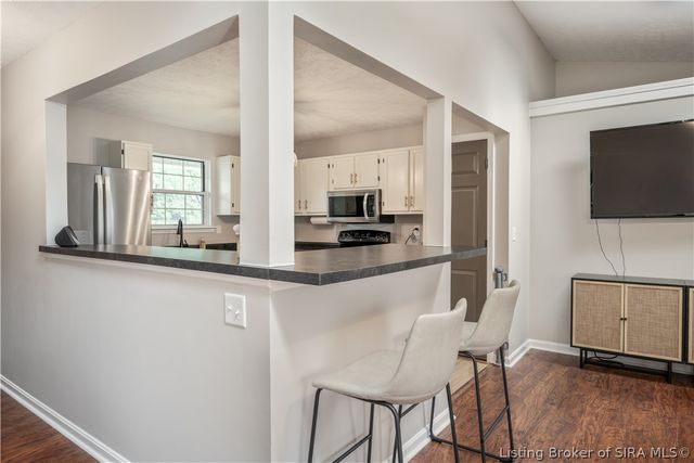 2591 Hickoryvale Drive, New Albany, IN 47150
