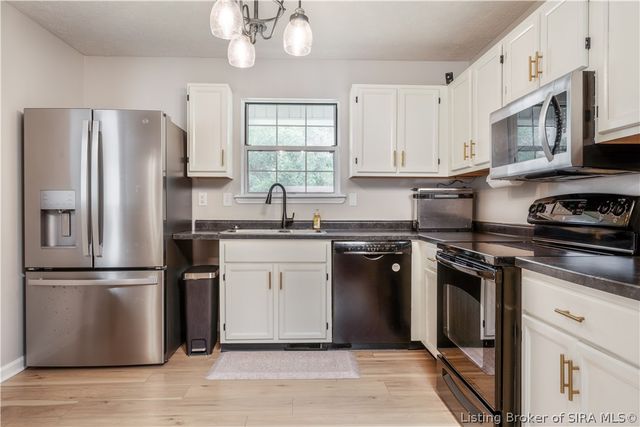 2591 Hickoryvale Drive, New Albany, IN 47150