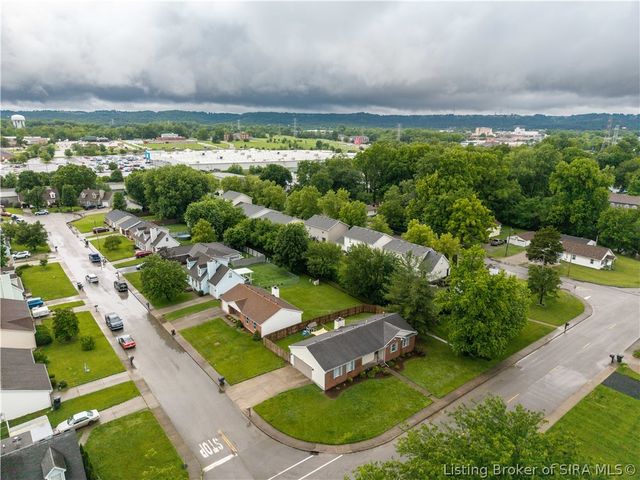 2591 Hickoryvale Drive, New Albany, IN 47150