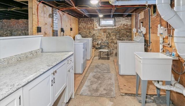 129 Friend St 3, Amesbury, MA 01913