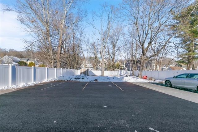 129 Friend St 3, Amesbury, MA 01913