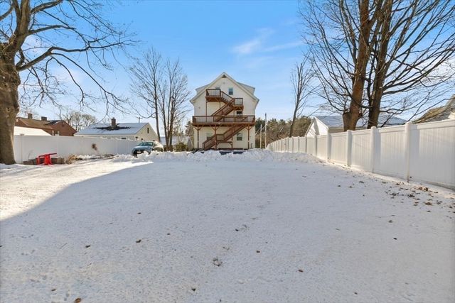 129 Friend St 3, Amesbury, MA 01913