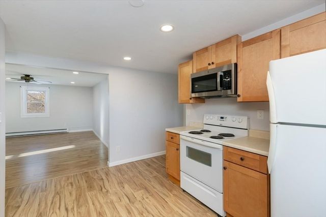 129 Friend St 3, Amesbury, MA 01913