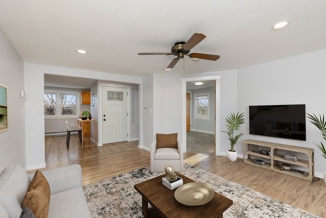 129 Friend St 3, Amesbury, MA 01913