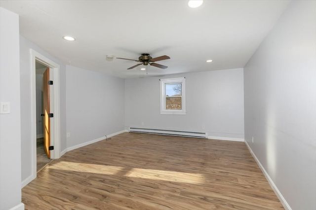 129 Friend St 3, Amesbury, MA 01913