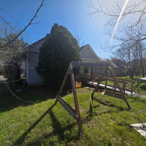 925 N 16th Street, Waco, TX 76707