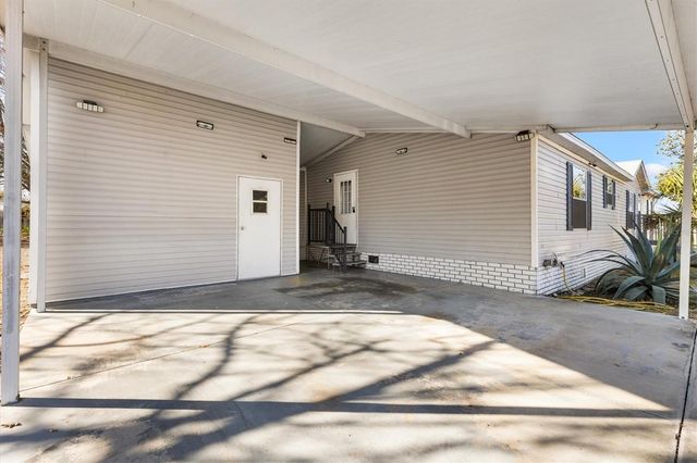 8185 COUNTY ROAD 109, Lady Lake, FL 32159