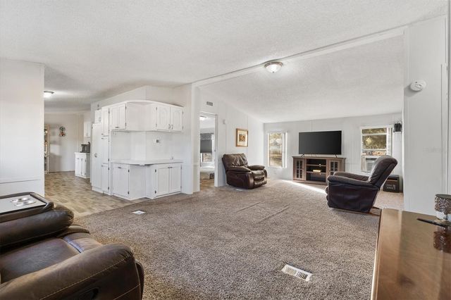 8185 COUNTY ROAD 109, Lady Lake, FL 32159