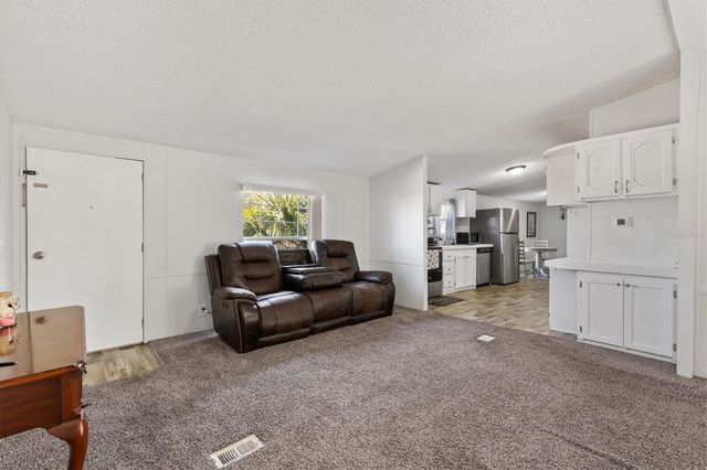 8185 COUNTY ROAD 109, Lady Lake, FL 32159