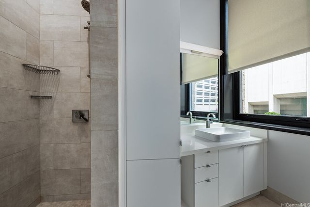 202 Merchant Street, Honolulu, HI 96813