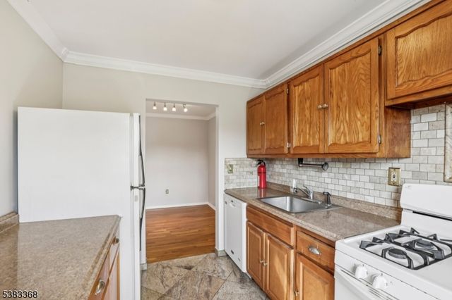 28 Knox Ter 2B, Wayne Twp., NJ 07470