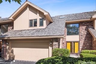 43 Oak Creek Court, Burr Ridge, IL 60527