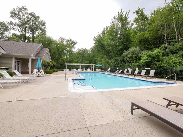25699 Maritime Cir Circle Bldg 8, Harrison Twp, MI 48045