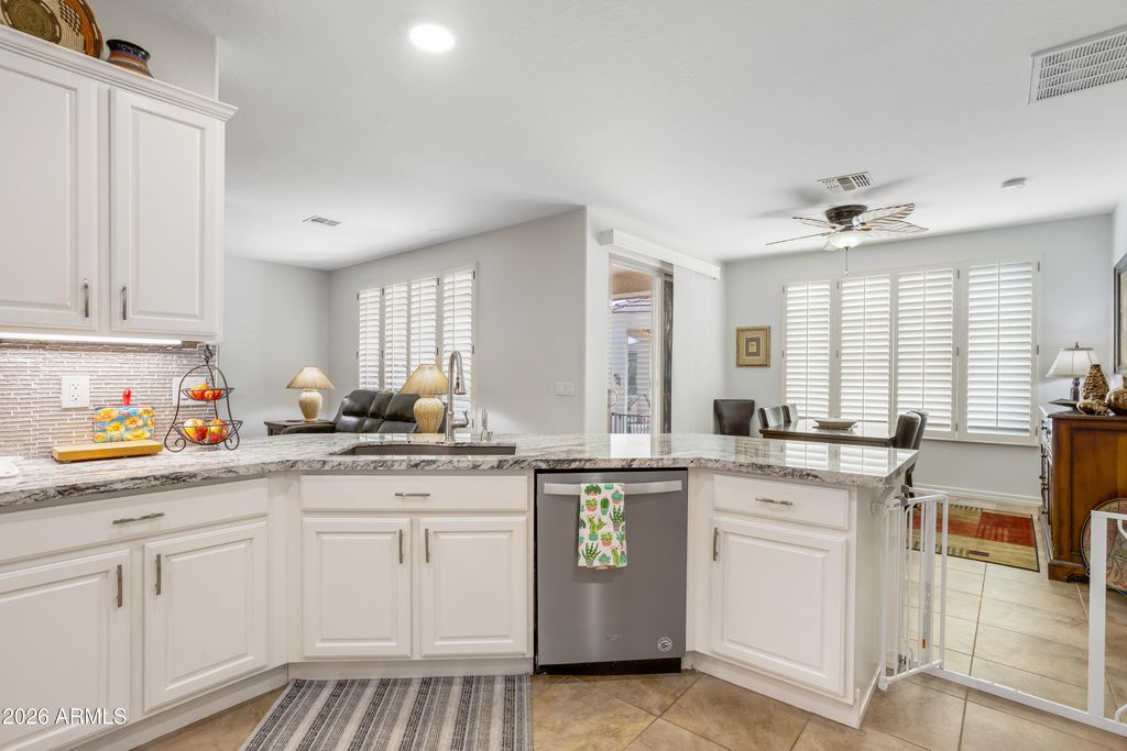 Image 30 of property listing at 32269 N LARKSPUR Drive, San Tan Valley, AZ 85143