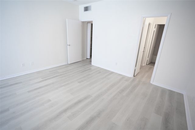 4403 Bellaire Drive S 222S, Fort Worth, TX 76109