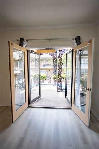 4403 Bellaire Drive S 222S, Fort Worth, TX 76109
