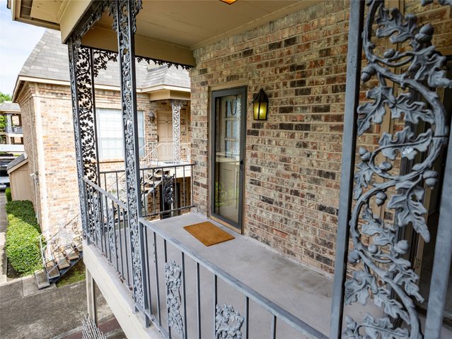 4403 Bellaire Drive S 222S, Fort Worth, TX 76109