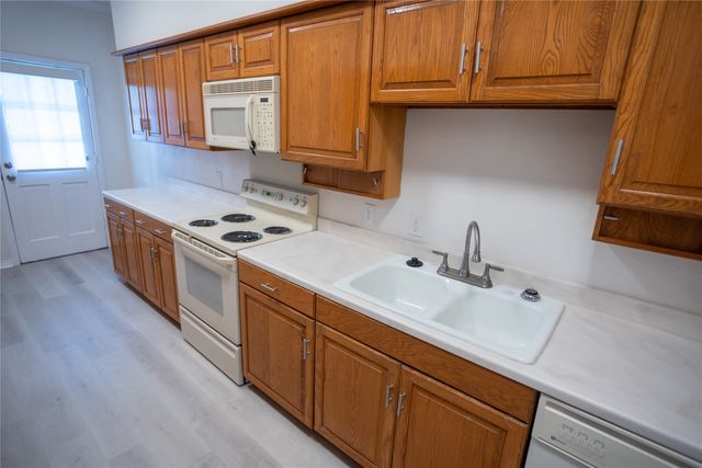 4403 Bellaire Drive S 222S, Fort Worth, TX 76109