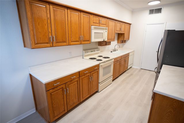 4403 Bellaire Drive S 222S, Fort Worth, TX 76109