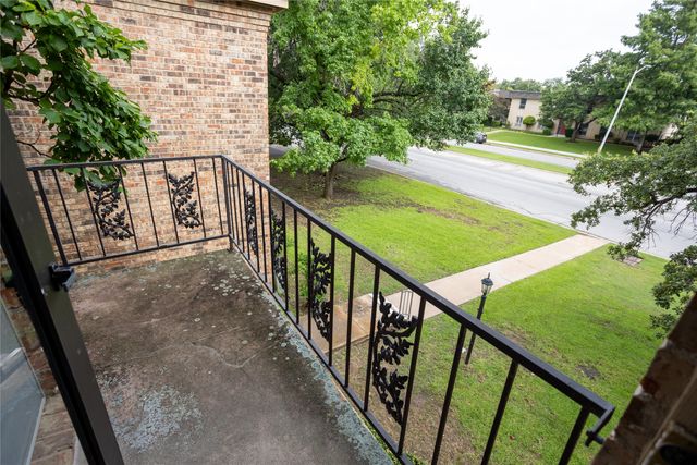 4403 Bellaire Drive S 222S, Fort Worth, TX 76109