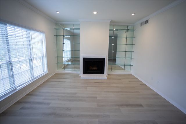 4403 Bellaire Drive S 222S, Fort Worth, TX 76109