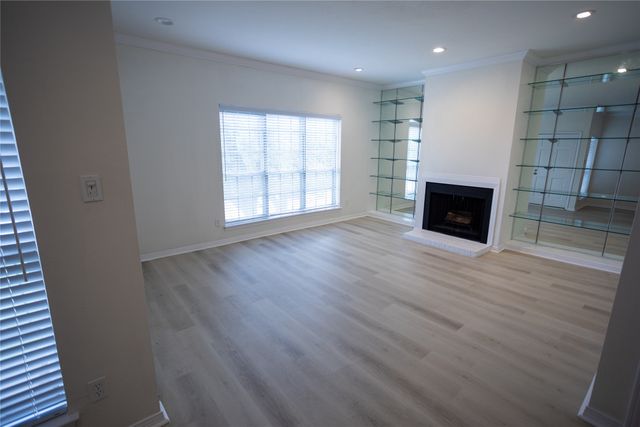 4403 Bellaire Drive S 222S, Fort Worth, TX 76109