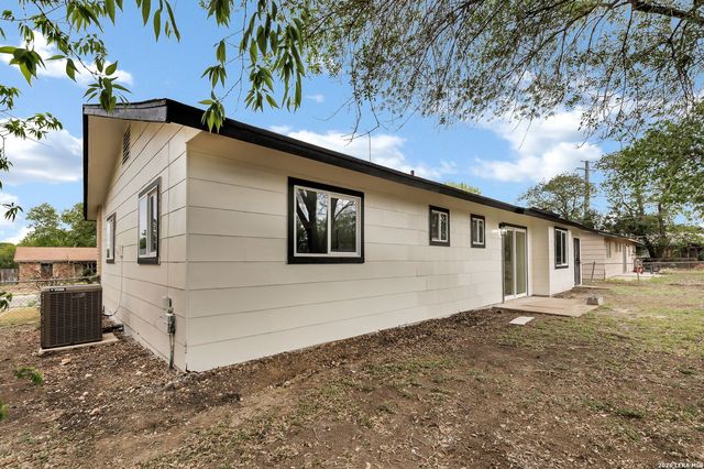 137 Stapleton St., San Antonio, TX 78227